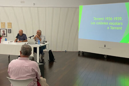 Boro Císcar ofrece una conferencia sobre las Colonias Escolares de Torrent que acogieron a niños refugiados durante los bombardeos de Madrid en la guerra civil