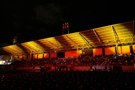 El Torrent CF estrena mascota e himno del Centenario en su presentación