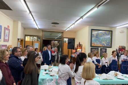 La AECC inaugura su rastrillo solidario en Torrent
