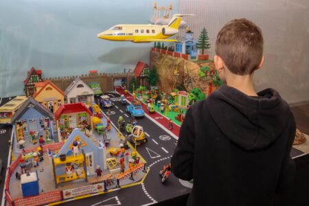 Abre la exposición de Playmobil en l’Antic Mercat