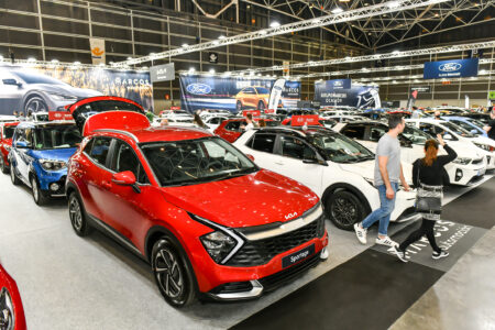 La Feria del Automóvil enciende este viernes sus baterías con más de 4000 coches y nuevos modelos electrificados