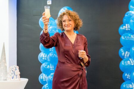 La sociedad torrentina arropa a Amparo Folgado en el brindis de Navidad del PP de Torrent