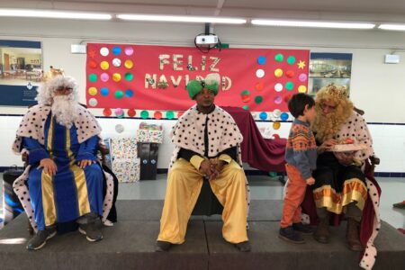 Los 150 niños y niñas de las Escuelas Infantiles de Casa Caridad reciben la visita de los Reyes Magos