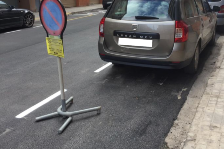 Obligados a rectificar por las críticas tras eliminar la mitad de estacionamientos en una calle de Torrent