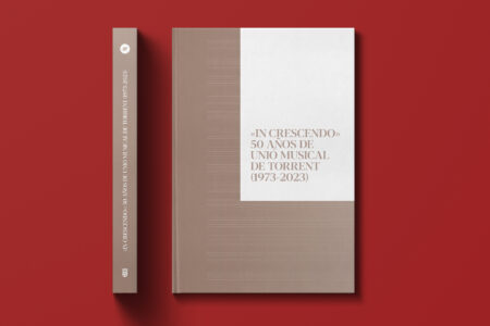 Una exposición y un libro conmemorativo recorren los 50 años de historia de la Unió Musical de Torrent