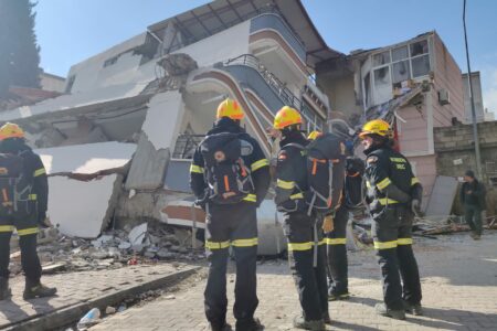 Dos bomberos del parque de Torrent, Rubén Aranaz y el torrentino Christian Andreu, rescatan a dos personas en Turquía