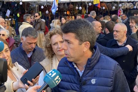 Mazón muestra su apoyo a los médicos de la Comunitat y pide a Puig “que se tome en serio la sanidad de una vez”