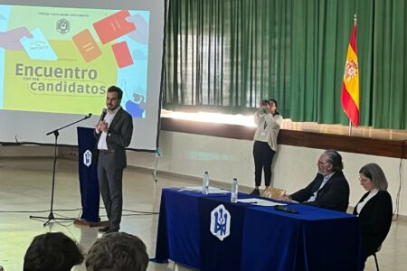 Alonso del Real destaca la “responsabilidad de ejercer el voto” en un encuentro con alumnos del FASTA Madre Sacramento