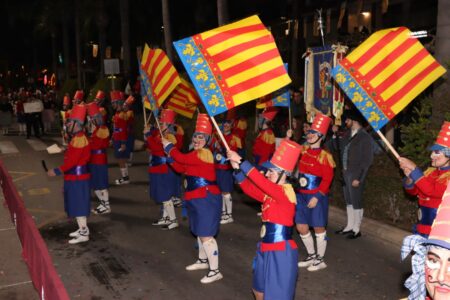 La Falla Nicolau Andreu triunfa en la cabalgata del ninot