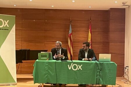 Carlos Flores, candidato por VOX en la Casa de Cultura de Torrent