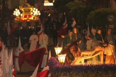 Las hermandades se preparan para la Procesión General del Santo Entierro