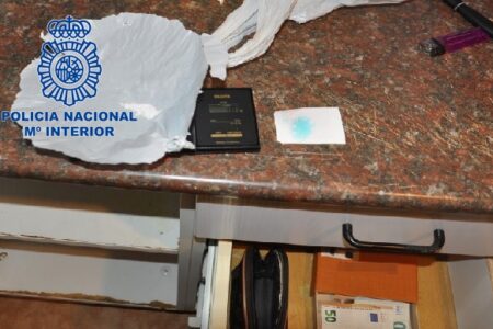 Detenidos dos hombres dedicados a la venta de cocaína y heroína en dos viviendas del Xenillet