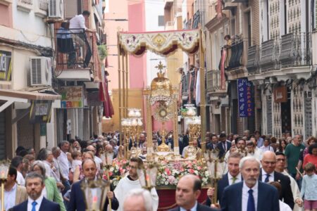 Torrent celebra el Corpus pasado por agua en su tramo final
