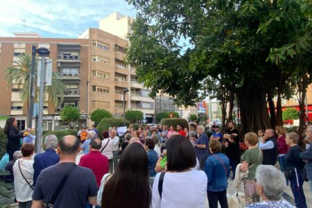 Protestas frente al Ayuntamiento por la apertura de una mezquita en la calle Benemérita