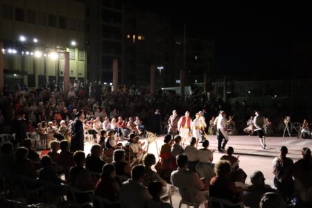 Danza, música y sátira, protagonistas en el homenaje de la ciudad al Ball de Torrent