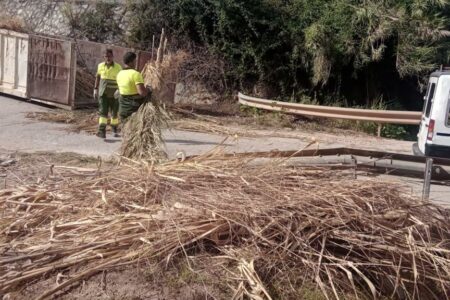 Torrent limpia imbornales y pasos de agua ante la llegada de las lluvias