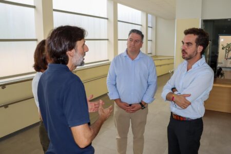 Folgado trabaja para que se restablezca el servicio de autobuses contratado por Conselleria a la Encarnación y la Unión