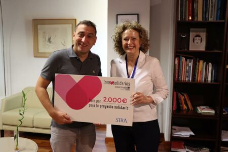 Cases de l’Horta dona 2.000€ al Punto de Alimentos tras lograr el segundo premio de Inmosolidarios