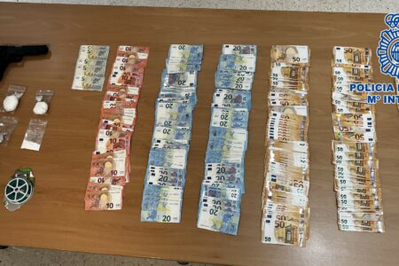 Encuentran más droga y una pistola en casa de uno de los detenidos hace un mes con 350 gramos y más de 12.000€ en el vehículo
