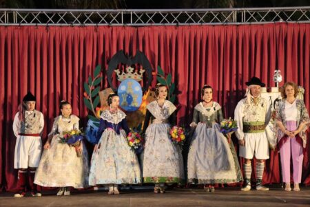 Las fallas de Torrent homenajean a la Real Senyera