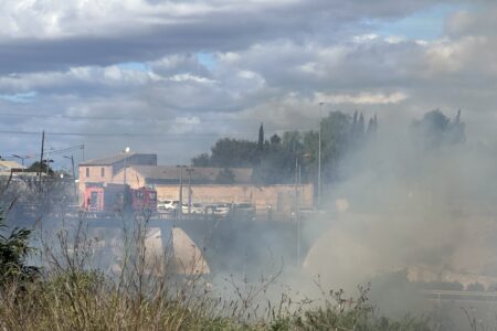 Extinguido un incendio en el barranco de Torrent (videos)