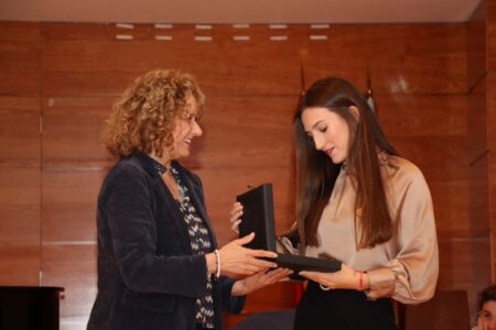 Las Falleras Mayores de Torrent lucirán, por primera vez, peinetas personalizadas en su exaltación