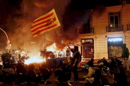 Jueces y policías indignados que la amnistía incluya a acusados de corrupción y terrorismo