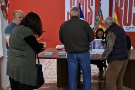 El PSOE de Torrent vota si está a favor de la amnistía y de perdonar los 15.000 millones a Cataluña pactado por Sánchez