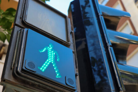 Torrent instala 10 semáforos inteligentes para facilitar el cruce de las personas invidentes