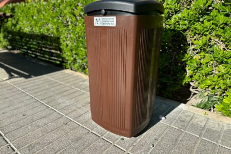 Torrent instala 80 nuevas papeleras de material reciclado y reciclable