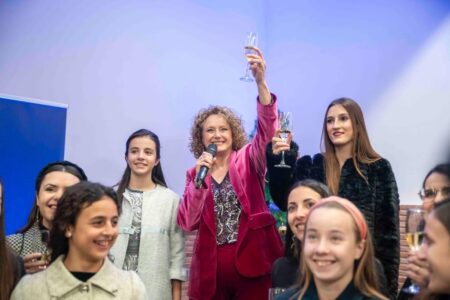 Torrent celebra una gran fiesta europea y navideña con los vecinos, en el Mercado San Gregorio