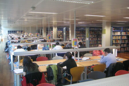 Torrent amplía los horarios de las bibliotecas públicas hasta el 2 de febrero para facilitar el estudio en período de exámenes