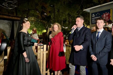 Torrent inaugura su gran Belén en un acto lleno de magia y de torrentinos (fotos)