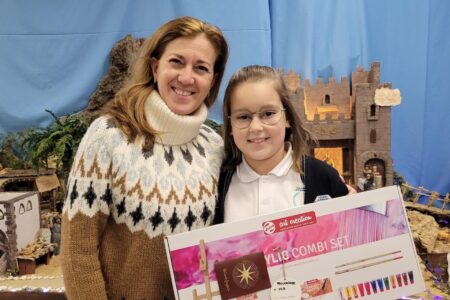 Micaela Herráiz del Colegio La Purísima, premiada por su tarjeta de Navidad en un certamen provincial