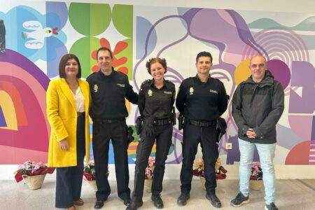 La Casa de la Dona y la Policía Nacional forman a las mujeres de Torrent en prevención de delitos digitales