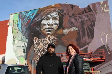 El artista Felipe Pincel viste el parking de la calle San Nicolás con una espectacular pintura mural