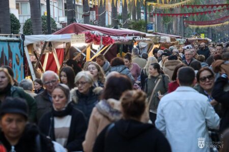 La Feria del Chocolate de Torrent recibe miles de visitantes en su primera jornada
