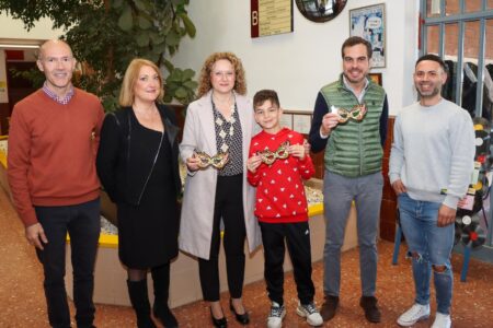 Abdelmalek Benmenni gana el concurso escolar de antifaces de Carnaval de Torrent