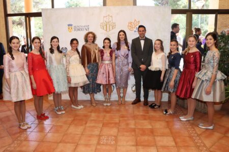 Torrent homenajea a su Fallera Mayor Infantil, Vega Román Montero y su Corte de Honor