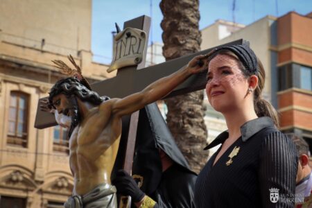 El Encuentro Doloroso y el viacrucis da inicio al Viernes Santo en Torrent