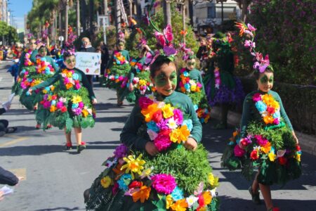 Sant Roc y II Tram Avinguda triunfan en las Cabalgatas de Ninot