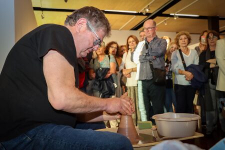 El EMAT acoge una muestra de 50 ceramistas