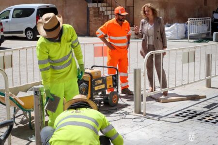 Torrent inicia la reparación de adoquines en la calle Baviera, junto a la Torre