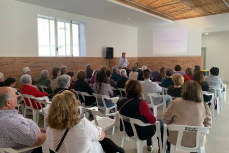 Torrent reúne a profesionales y cuidadores de enfermos de Alzheimer