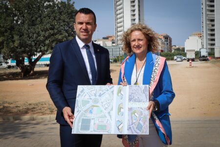 Piscina de verano, pabellón semi-descubierto y canchas al aire libre para Parc Central