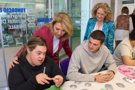La Vicepresidenta del Consell, Susana Camarero visita la Fundació Espurna en Torrent