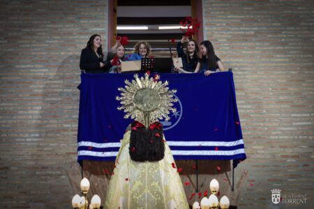 La Virgen regresa a la Parroquia San Luis Bertrán rodeada de torrentinos