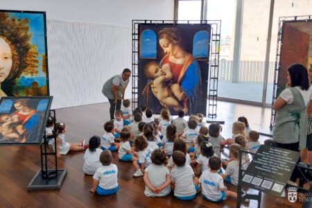 Continúa el éxito de visitas en la exposición multisensorial de Leonardo en Torrent