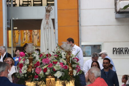 La Parroquia de la Sagrada Familia de Torrent celebra la fiesta de la Virgen de Fátima