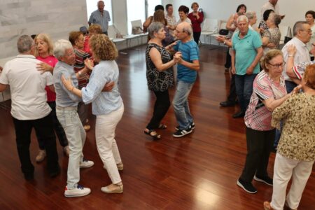 Torrent recupera el baile de los mayores con el nuevo curso cuatro días a la semana